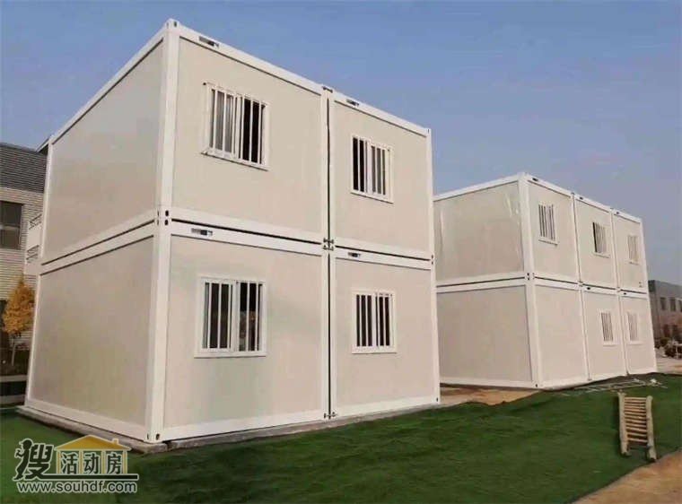 两层的集装箱板房位于津南区双港